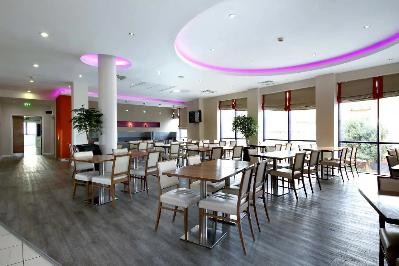 Holiday Inn Express London - Newbury Park, An Ihg Hotel 3*,
