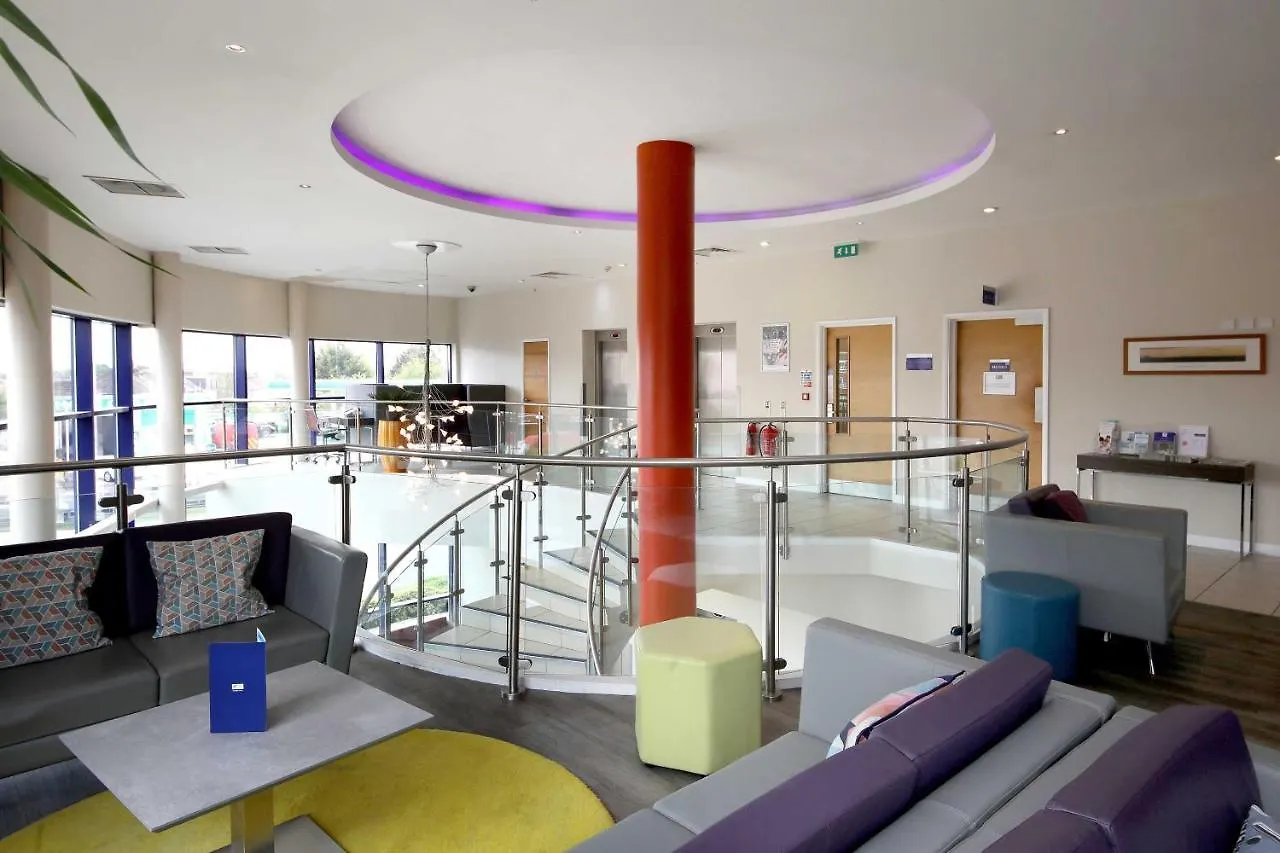 Holiday Inn Express London - Newbury Park, An Ihg Hotel
