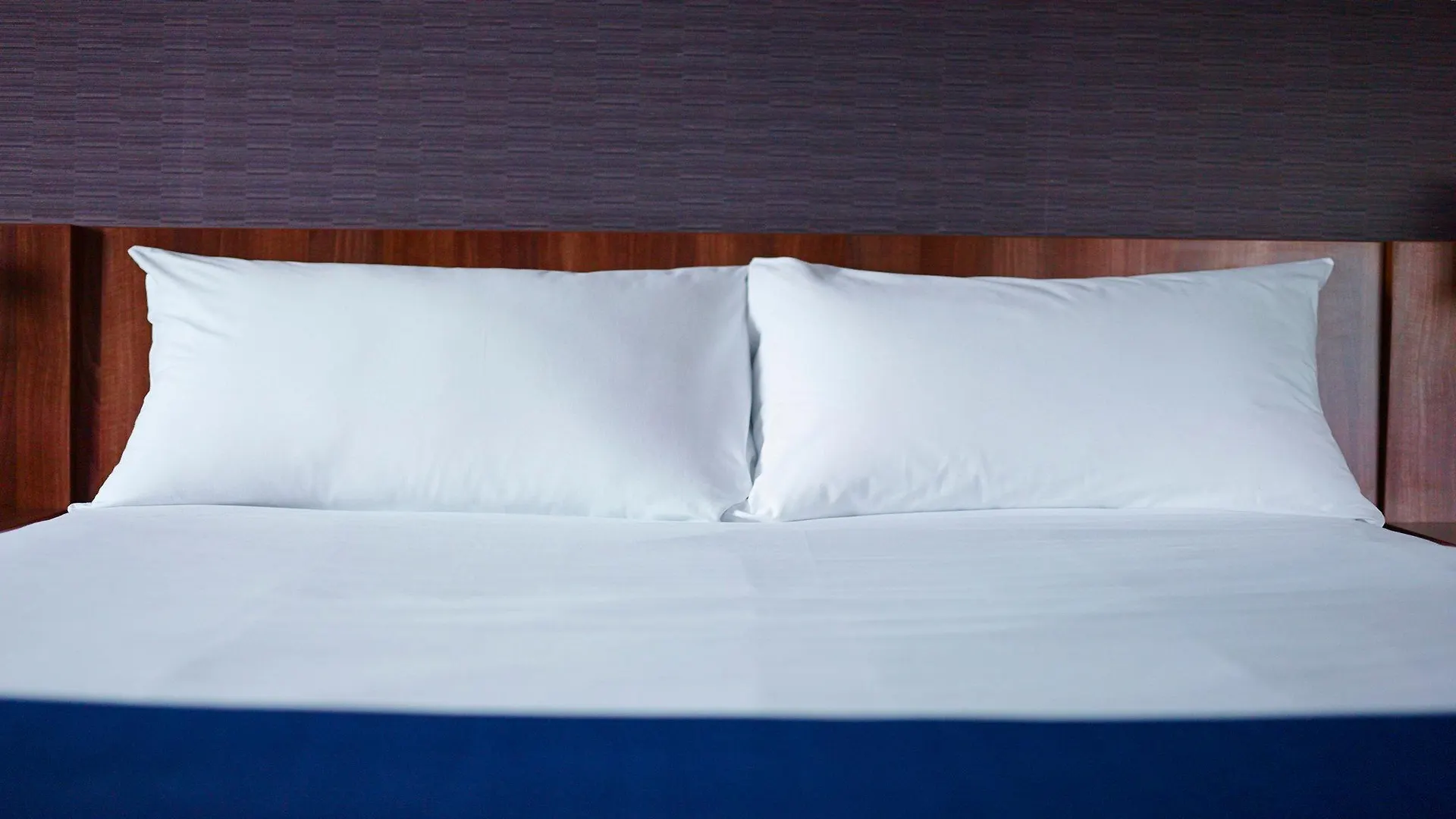 Holiday Inn Express London - Newbury Park, An Ihg Hotel