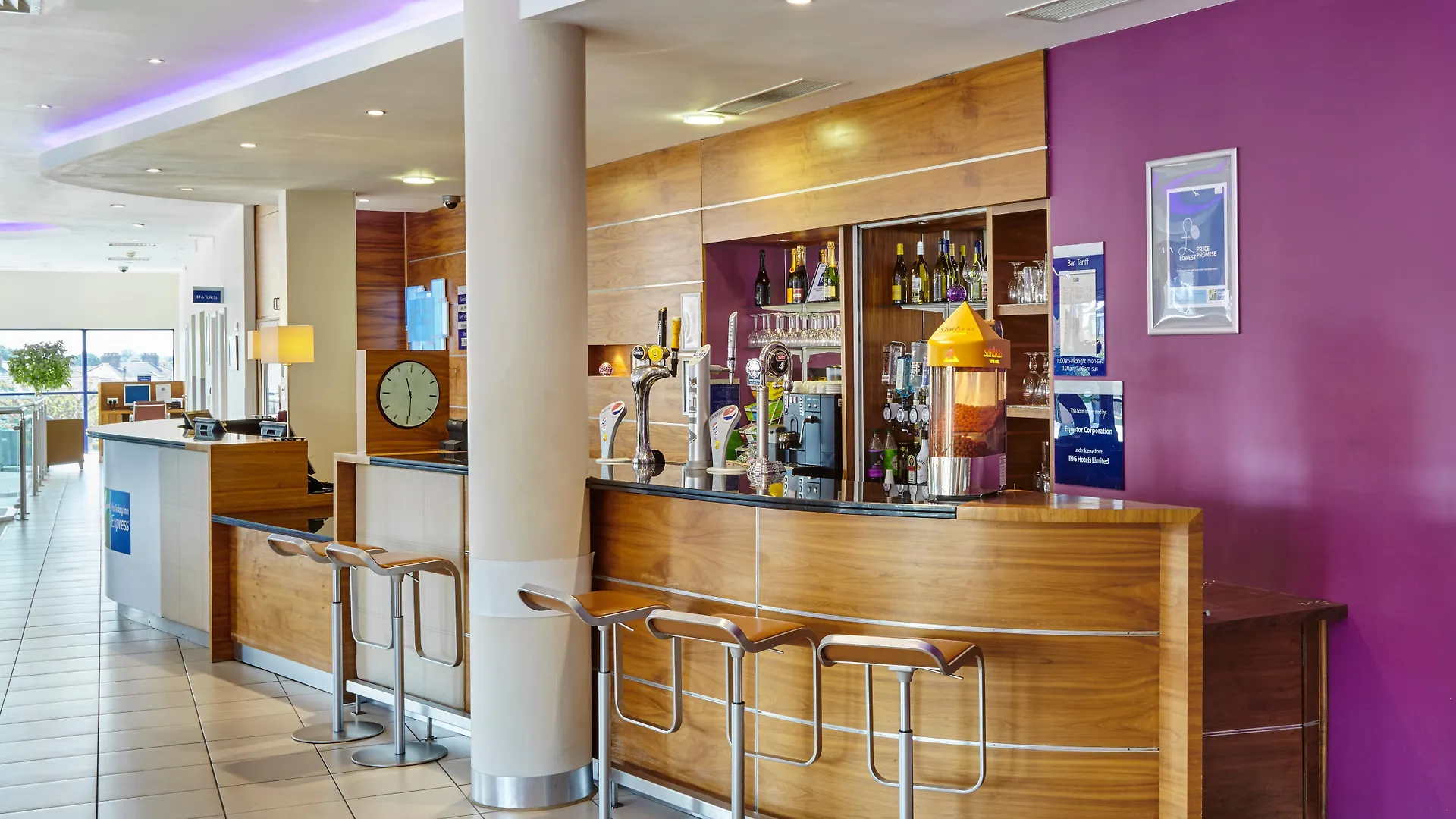 Holiday Inn Express London - Newbury Park, An Ihg Hotel