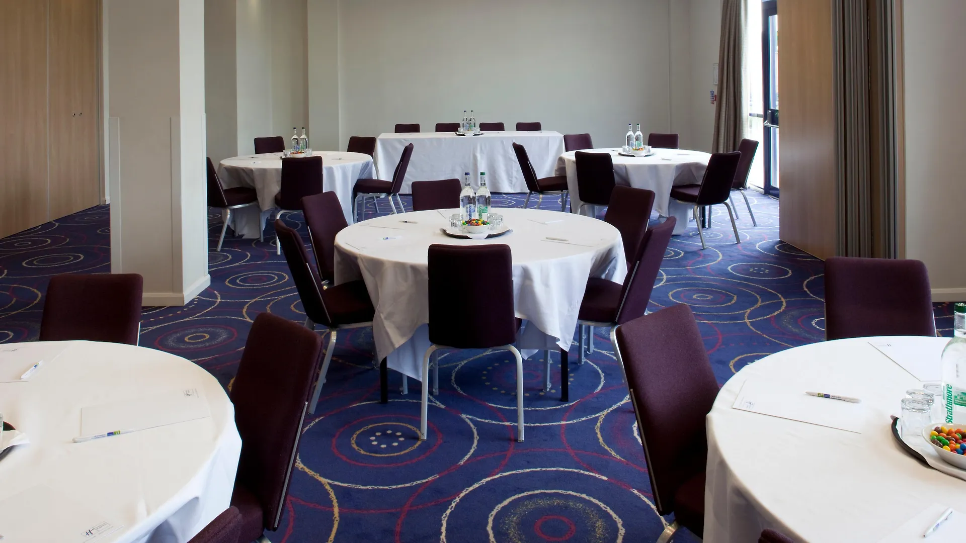 Holiday Inn Express London - Newbury Park, An Ihg Hotel