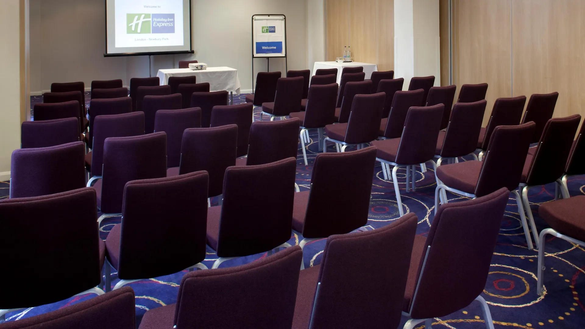 Holiday Inn Express London - Newbury Park, An Ihg Hotel