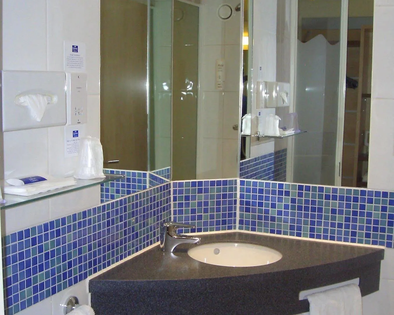 Holiday Inn Express London - Newbury Park, An Ihg Hotel