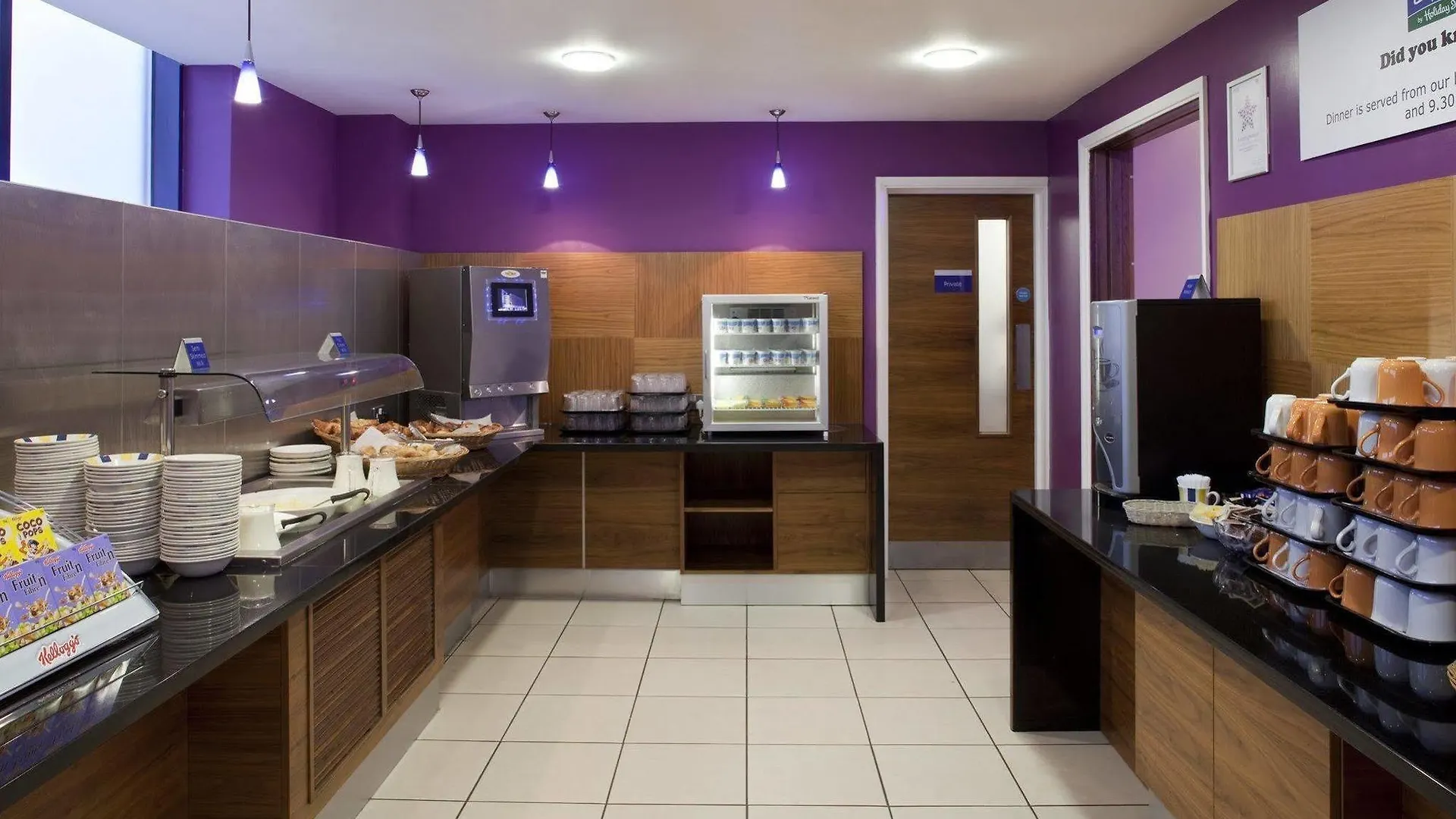 Holiday Inn Express London - Newbury Park, An Ihg Hotel