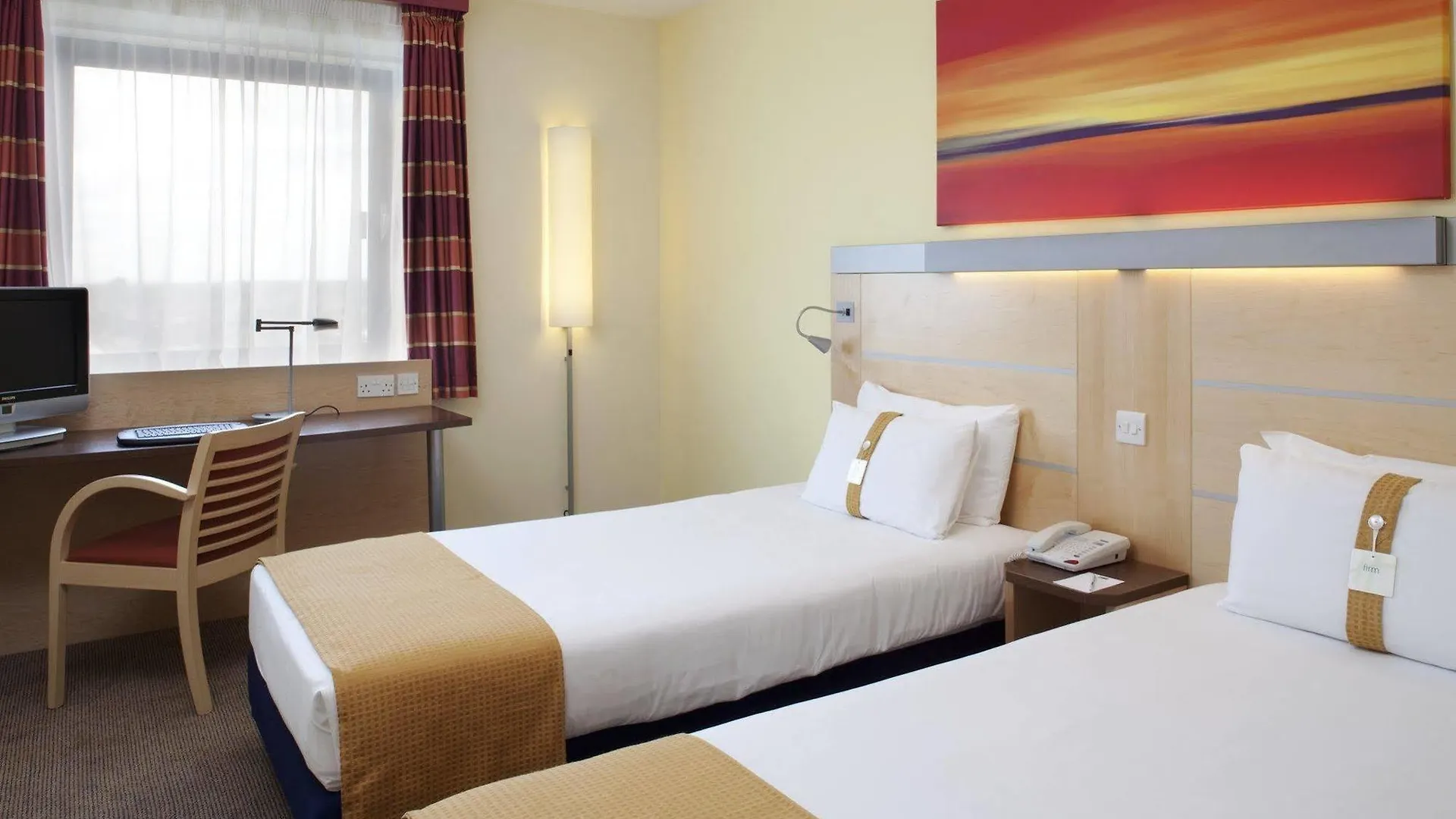 Holiday Inn Express London - Newbury Park, An Ihg Hotel
