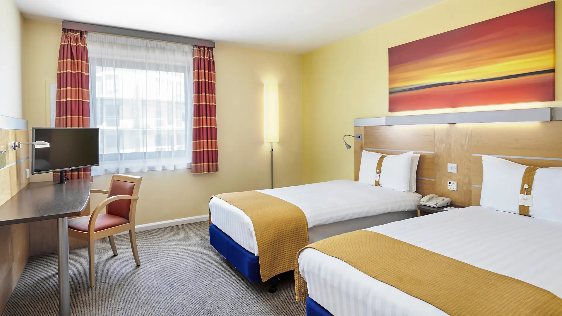 Holiday Inn Express London - Newbury Park, An Ihg Hotel