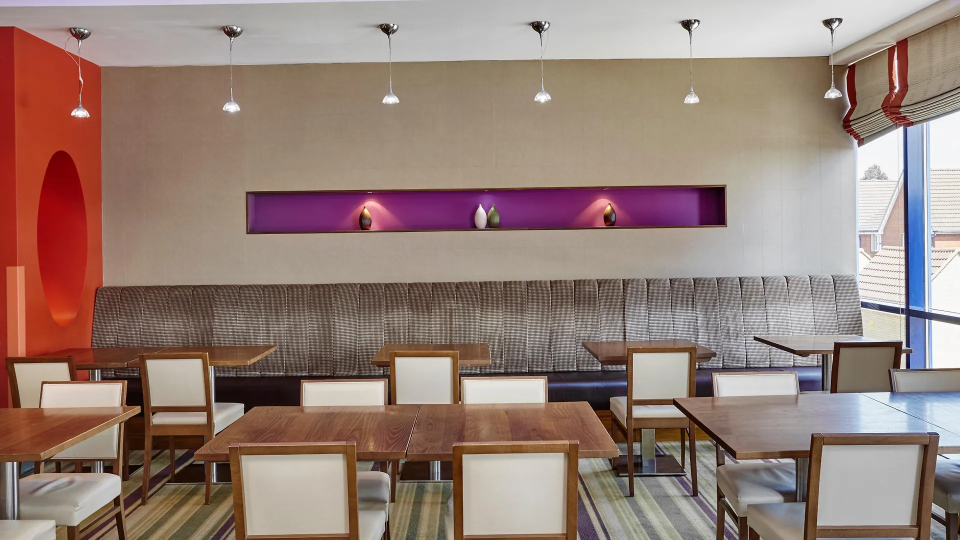 Holiday Inn Express London - Newbury Park, An Ihg Hotel