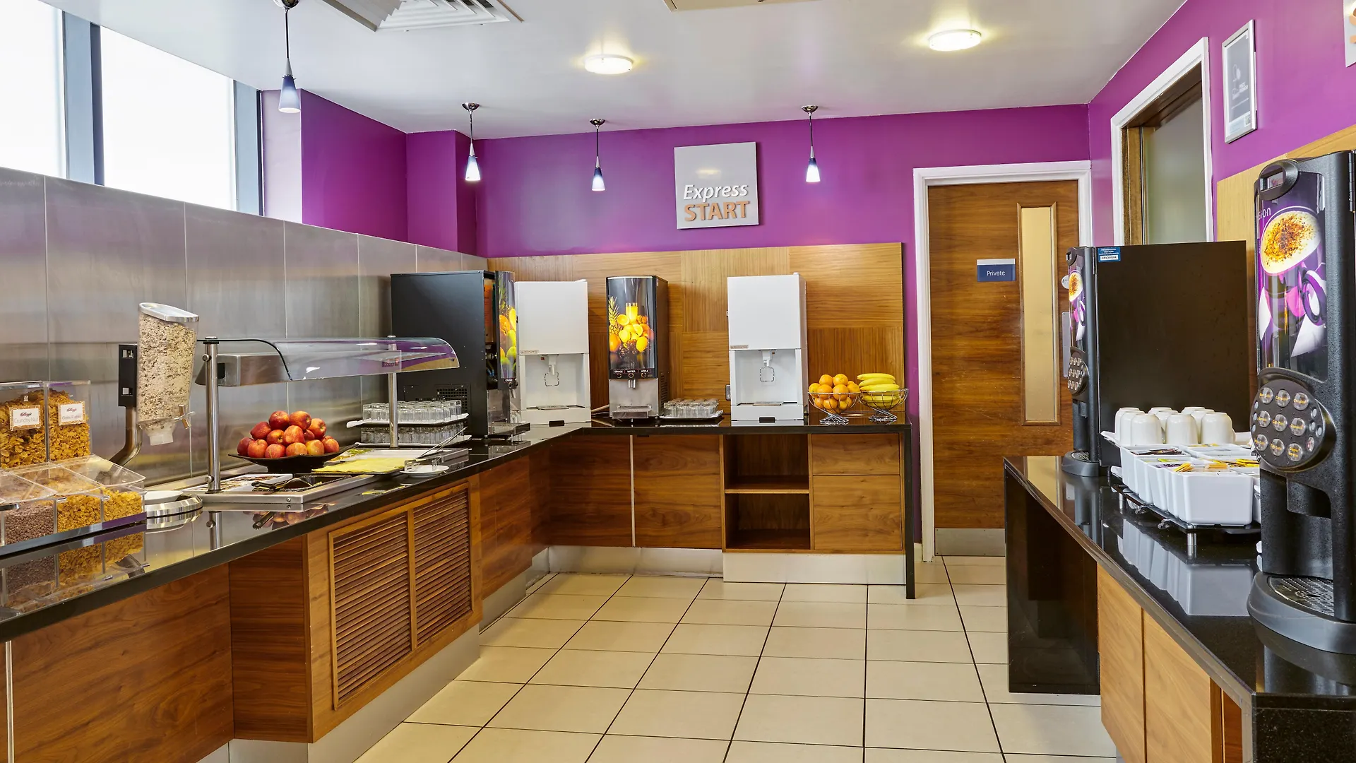 ***  Holiday Inn Express London - Newbury Park, An Ihg Hotel Großbritannien