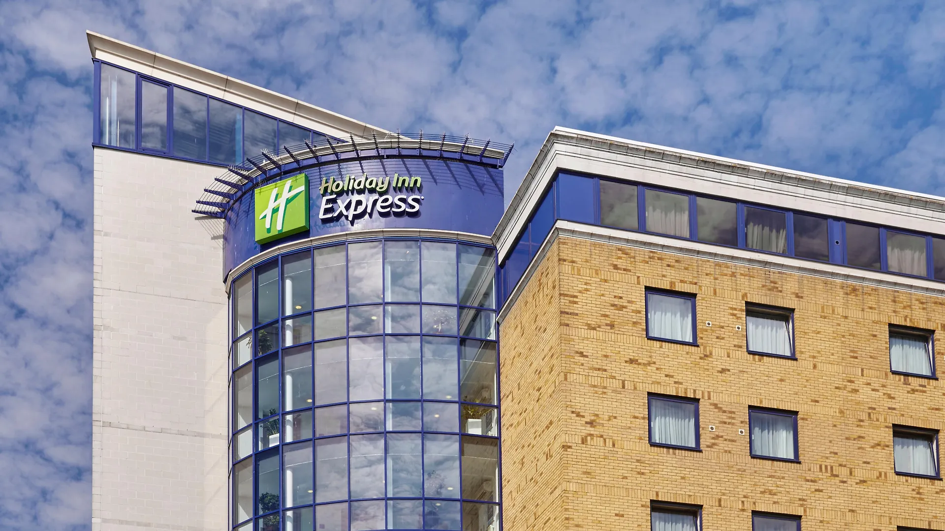 Holiday Inn Express London - Newbury Park, An Ihg Hotel