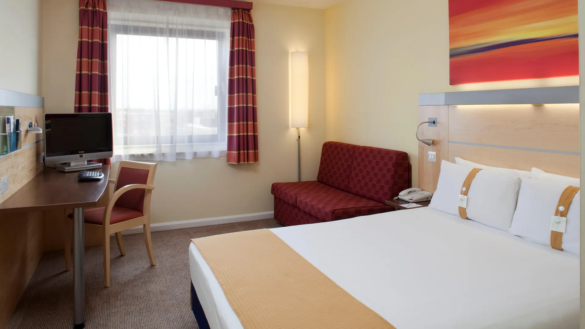 Holiday Inn Express London - Newbury Park, An Ihg Hotel 3*,