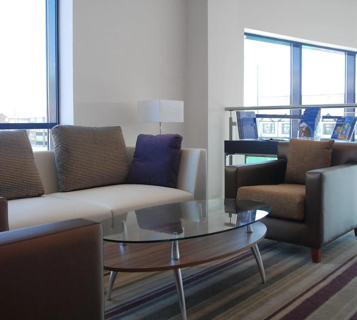 ***  Holiday Inn Express London - Newbury Park, An Ihg Hotel Großbritannien