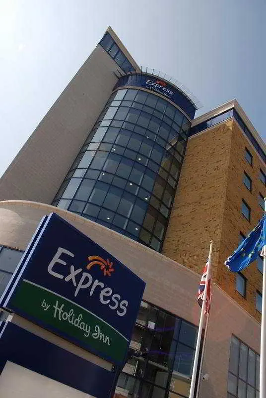 Holiday Inn Express London - Newbury Park, An Ihg Hotel