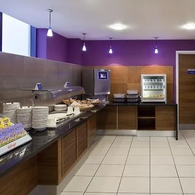 Holiday Inn Express London - Newbury Park, An Ihg Hotel