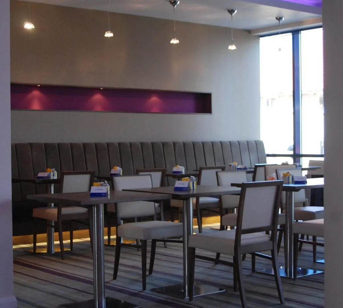 Holiday Inn Express London - Newbury Park, An Ihg Hotel 3*,
